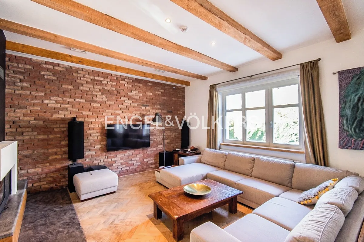 Pronájem rodinného domu 360 m², pozemek 583 m²